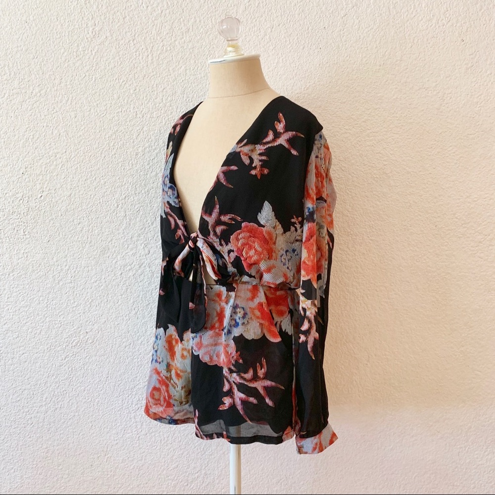 Low Cut Floral Romper with Mid Cut-Out & Pockets - Picture 6 of 8